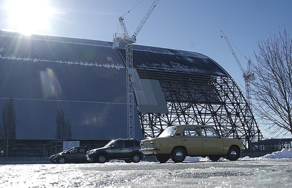 Um novo sarcófago está sendo construído sobre a usina nuclear de Chernobyl (Foto: Guilber Hidaka/Bufalos) — Foto: Auto Esporte