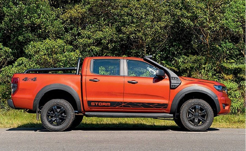 Propostas parecidas, mas a Ranger é maior no comprimento e na distância entre-eixos (Foto: Marcelo Bruzzi) — Foto: Auto Esporte