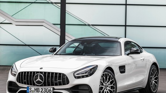 Mercedes-AMG GT passa por retoque no visual e ganha versão R Pro