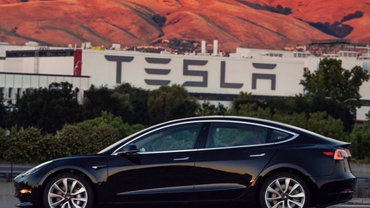 Tesla teria demitido centenas de funcionários por atraso do Model 3