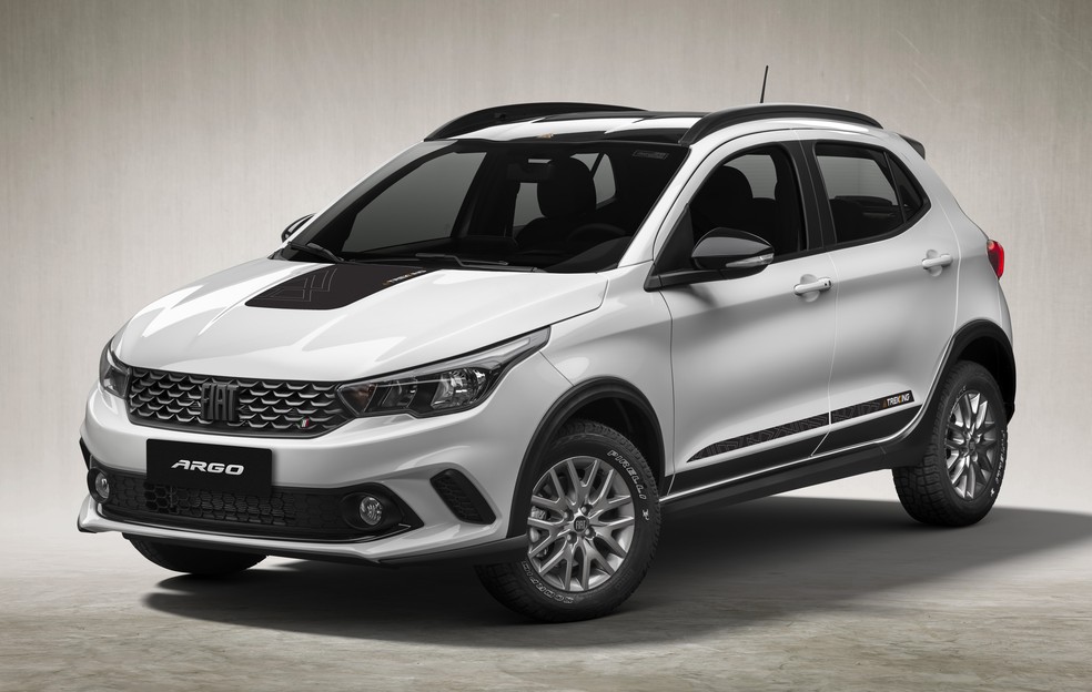 Os adesivos na carroceria do Fiat Argo Trekking são itens de série — Foto: Divulgação
