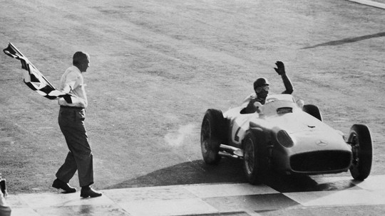 Em 1955, F1 sofreu com o maior acidente do automobilismo e morte de bicampeão