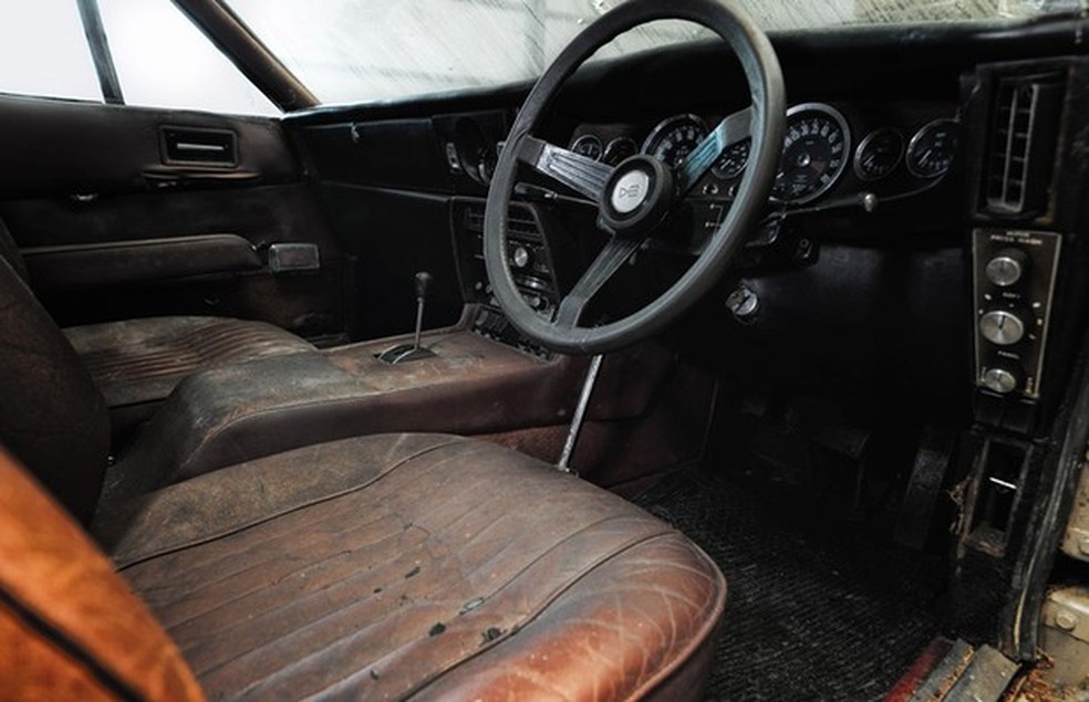 Estofamento de couro Connolly do DBS precisa ser restaurado como todo o resto (Foto: Divulgação) — Foto: Auto Esporte
