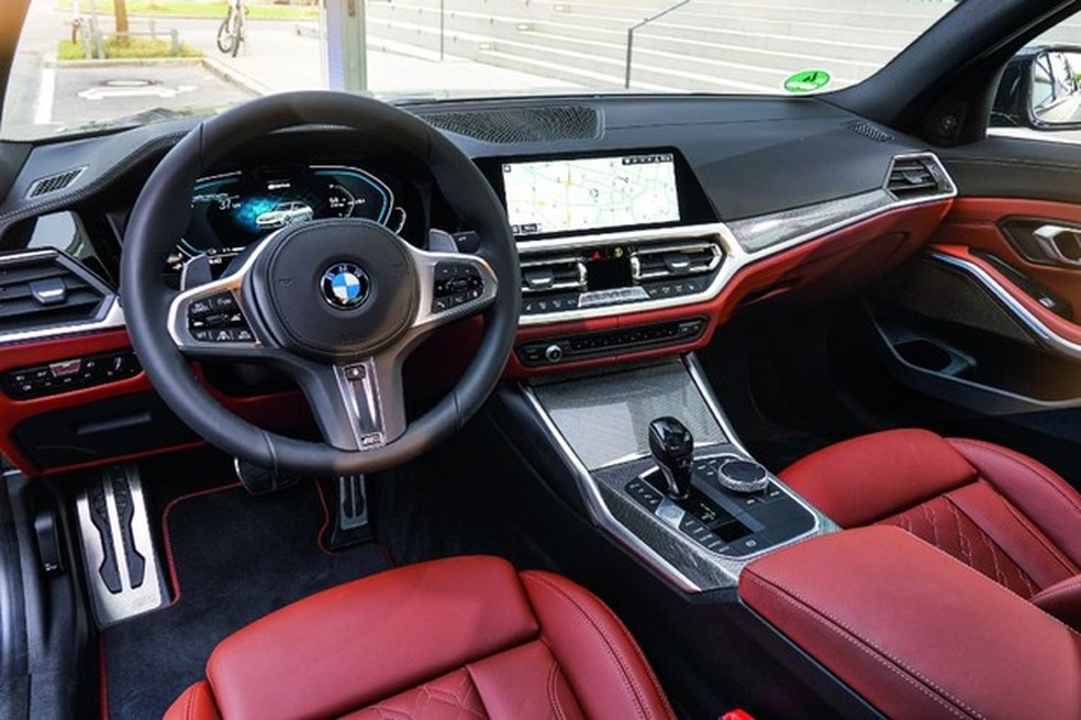 Interior tem acabamento de couro de costuras duplas e materiais macios (Foto: Divulgação) — Foto: Auto Esporte
