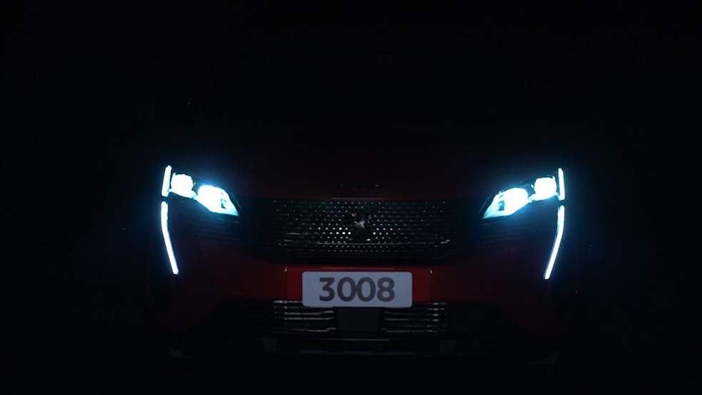 Peugeot 3008: faróis redesenhados têm LEDs que se prolongam quase até a ponta do para-choque — Foto: Divulgação