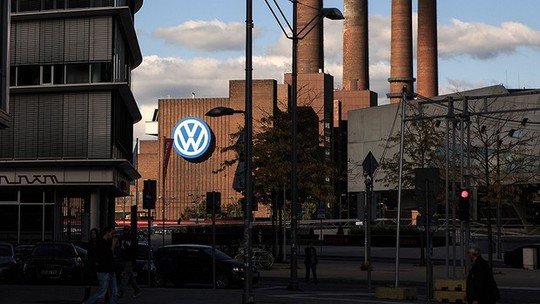 Volkswagen pode demitir milhares e cortar 10% dos salários na Alemanha