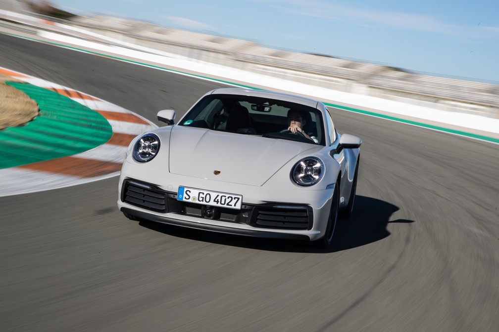 Porsche 911 geração 992 no autódromo de Valência — Foto: Divulgação