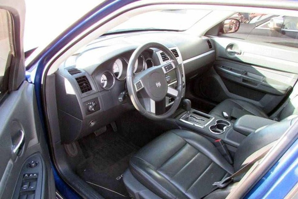 Dodge Charger com 253 cv e tração integral está à venda no Brasil (Foto: Reprodução / Superbid) — Foto: Auto Esporte