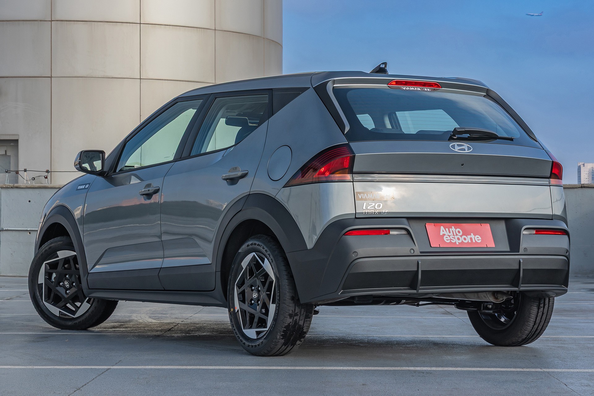 Hyundai i20 vs HB20: compare, versões, preços e equipamentos
