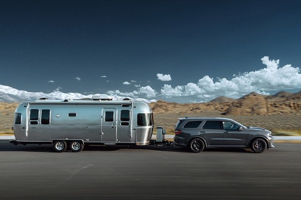 O Dodge Durango SRT Hellcat consegue carregar até quatro toneladas (Foto: Divulgação) — Foto: Auto Esporte