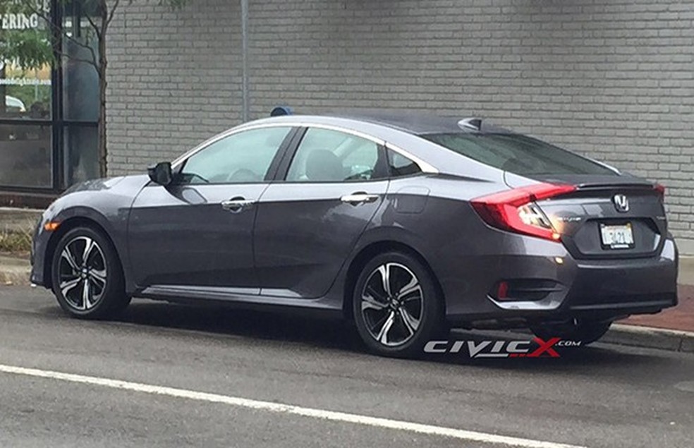 Novo Honda Civic tem lanternas bumerangue com elementos em leds (Foto: Reprodução) — Foto: Auto Esporte