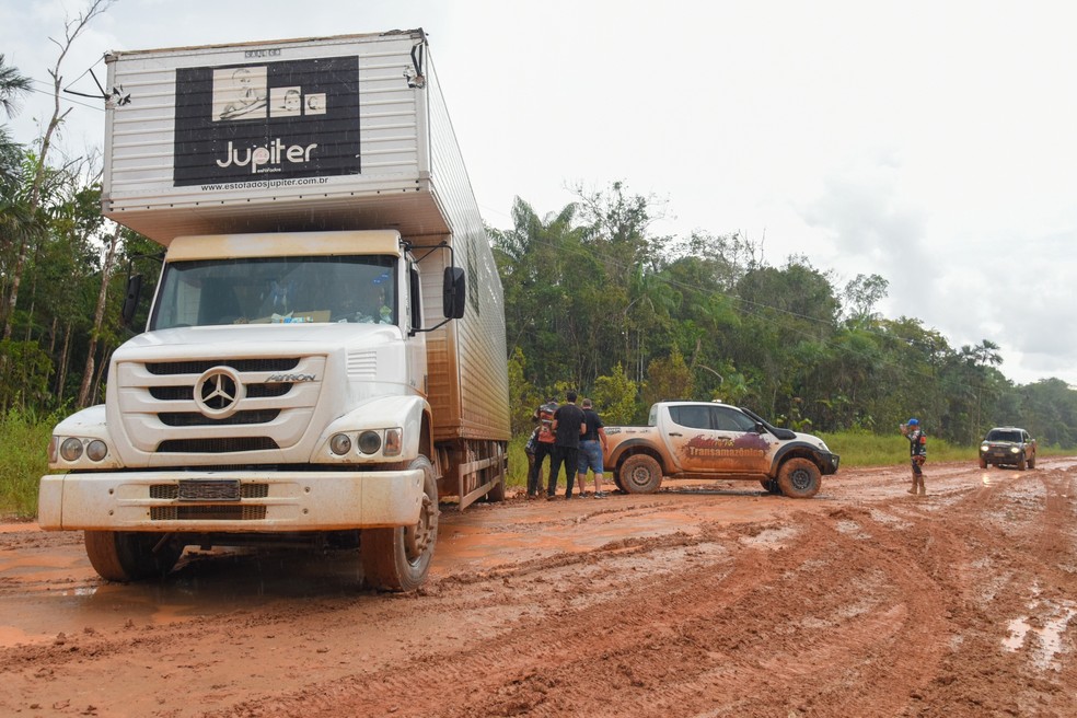 Inverno na Transamazônica ajuda voluntariamente as pessoas  — Foto: Murilo Góes/Auto News Brasil