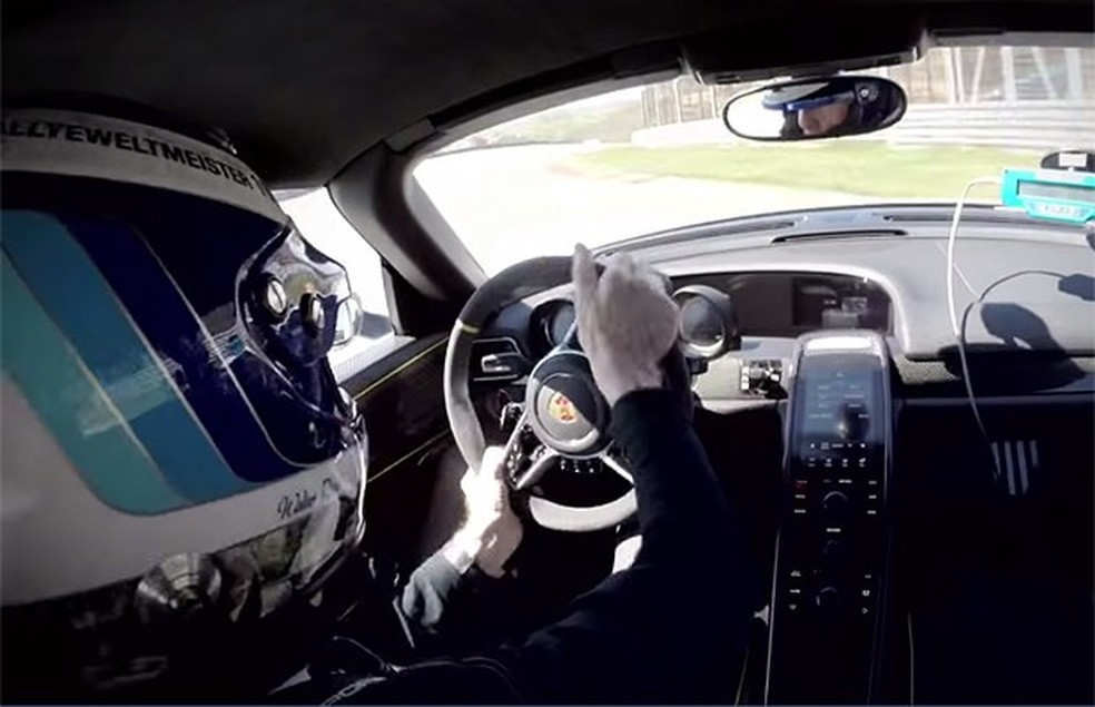 Piloto de rally bate Porsche 918 Spyder (Foto: Reprodução) — Foto: Auto Esporte