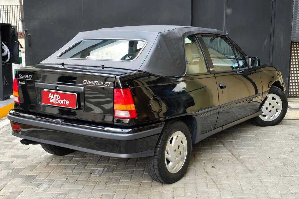 Chevrolet Kadett era mais lento na versão conversível na comparação — Foto: RB Consultoria Automotiva