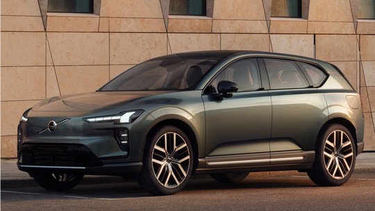 Volvo EX60 chega ao Brasil em outubro com dois motores elétricos e 510 cv