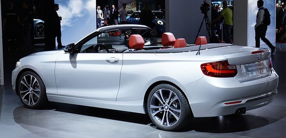 BMW Série 2 conversível no Salão de Paris (Foto: Newspress) — Foto: Auto Esporte