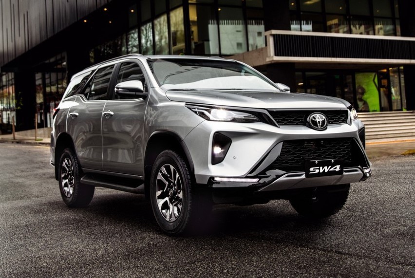 Toyota SW4 tem nova versão de entrada com preço de quase R$ 380 mil
