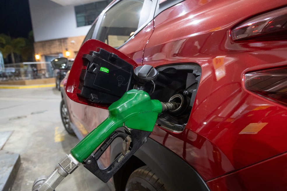 É fundamental abastecer em postos de confiança — Foto: Renato Durães/Autoesporte