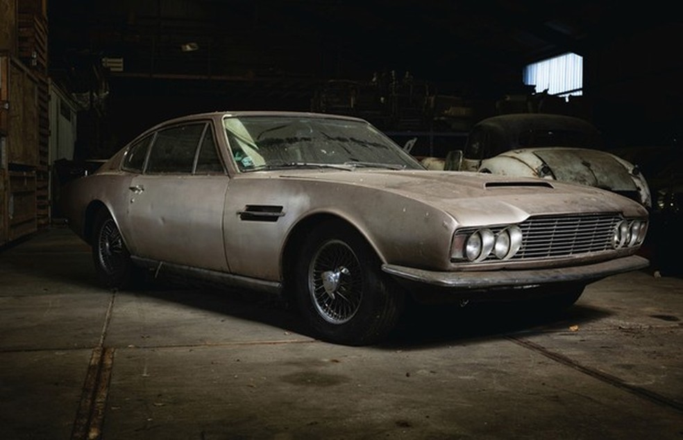 Seção central do Aston Martin DBS sobreviveria até os anos 80 em outros modelos (Foto: Divulgação) — Foto: Auto Esporte
