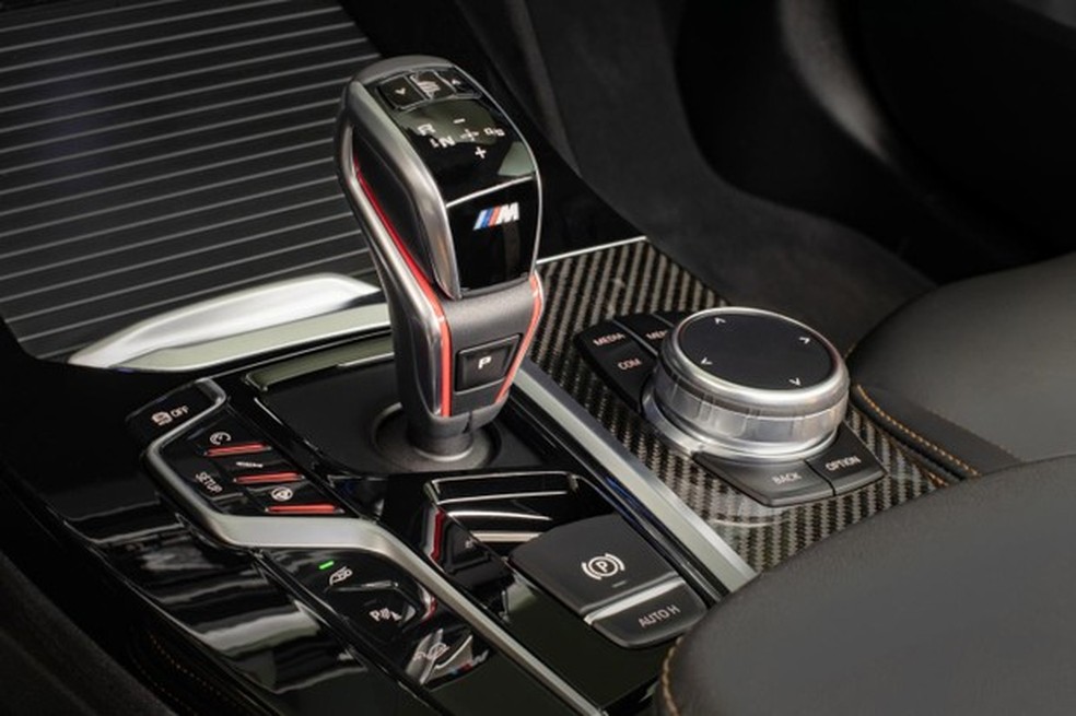 Alavanca do câmbio automático é iluminada por LEDs (Foto: Divulgação) — Foto: Auto Esporte