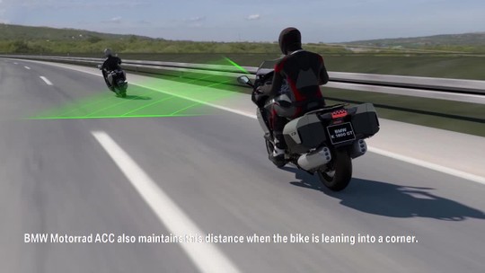 Motos BMW vão frear e acelerar sozinhas com novo sistema adaptativo de velocidade
