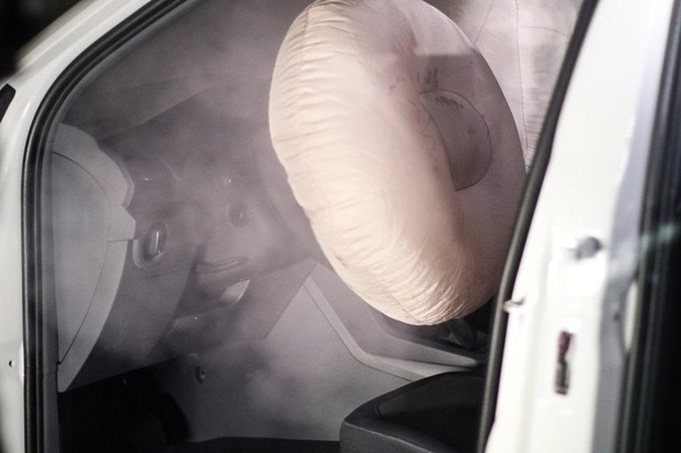 Airbags disparam a uma velocidade de 300 km/h (Foto: Divulgação) — Foto: Auto Esporte