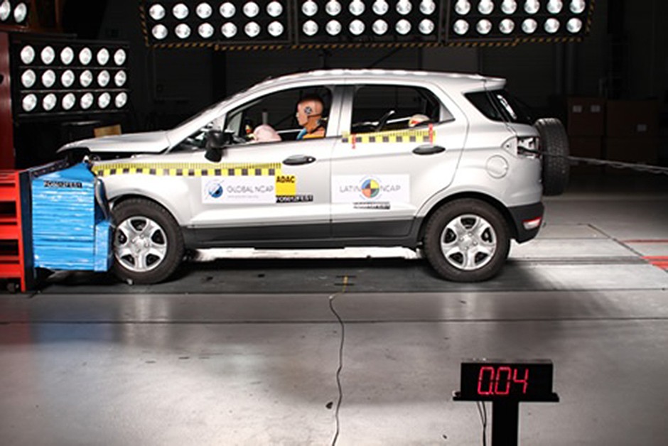 Ford EcoSport com airbag duplo: 4 estrelas para passageiro adulto (nota 13,64/16) e 3 estrelas para passageiro infantil (nota 31,00/49,00)