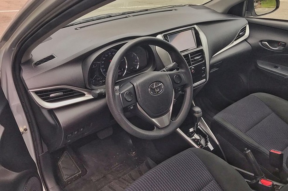 Volante é o mesmo do Corolla (Foto: Diogo de Oliveira/Auto News Brasil) — Foto: Auto Esporte