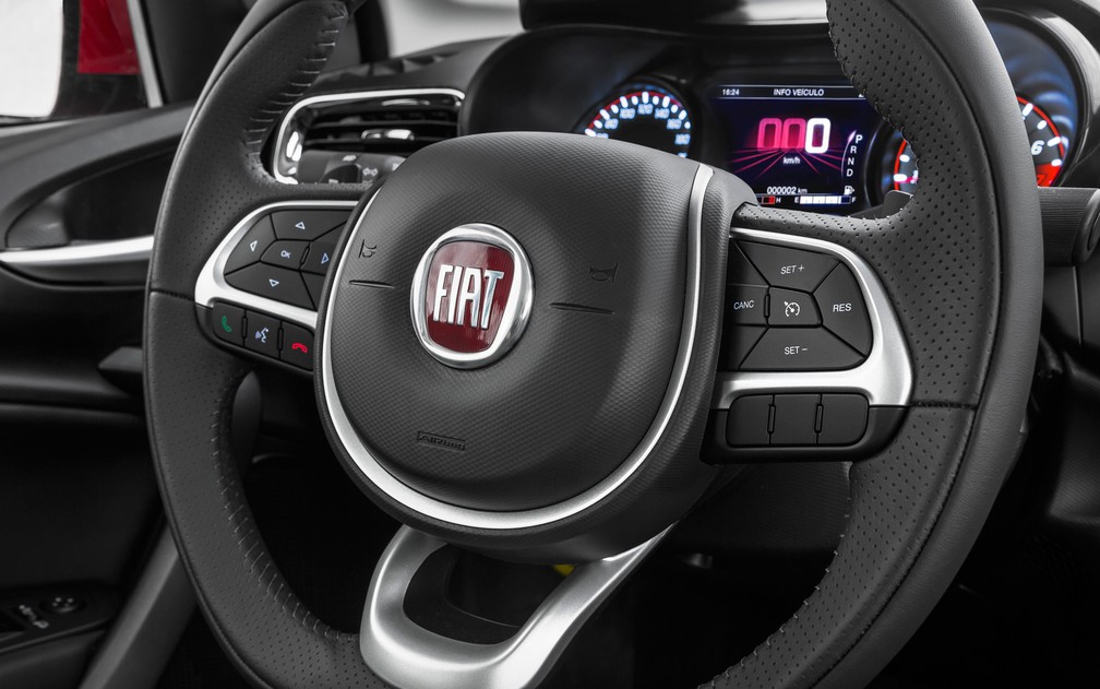 Fiat Cronos tem controles no volante em todas as versões — Foto: Divulgação