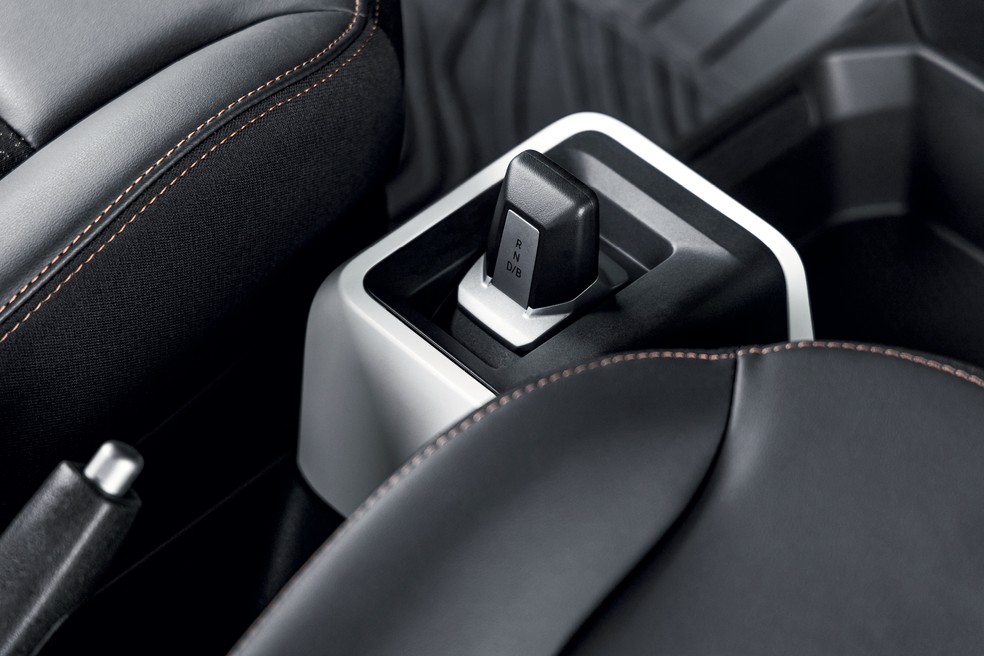 Renault Kwid E-Tech Spring Extreme tem alavanca de câmbio simples  — Foto: Divulgação