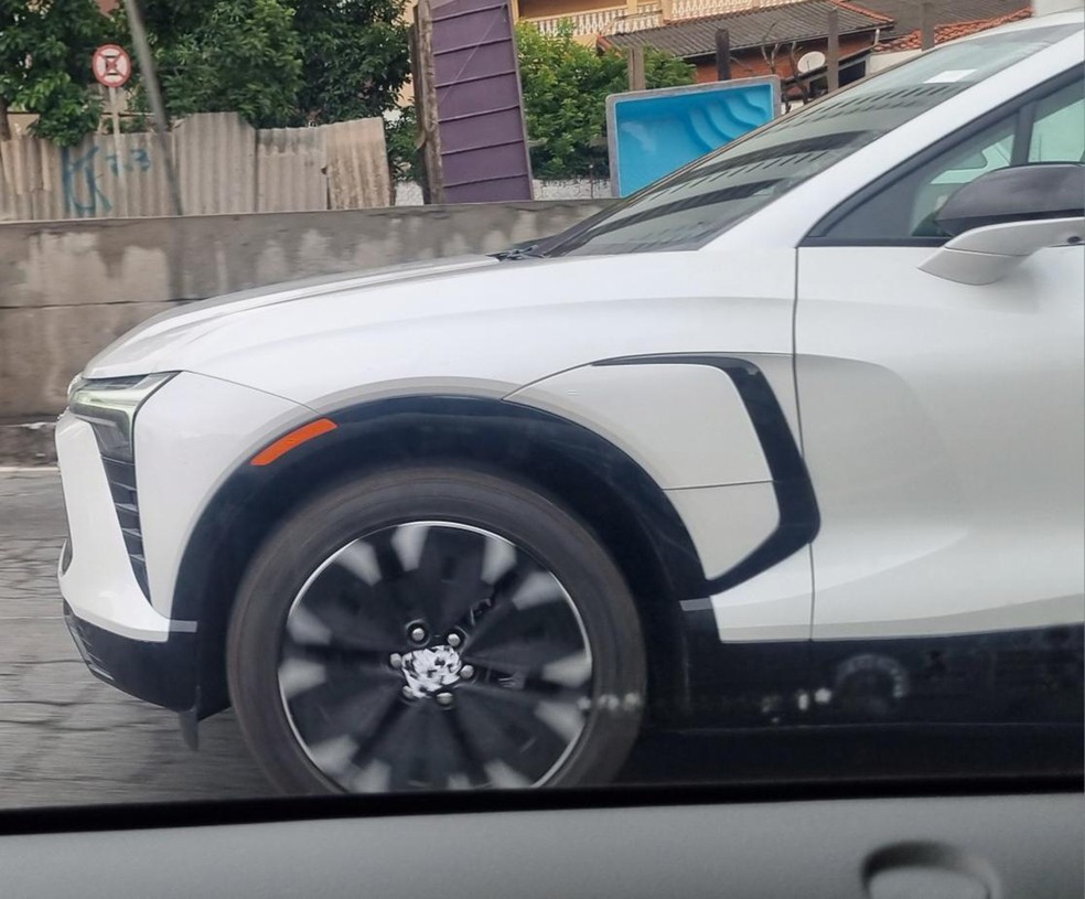 Chevrolet Blazer EV deve estrear no Brasil em 2024 na versão RS — Foto: Reprodução/@vecchimichel