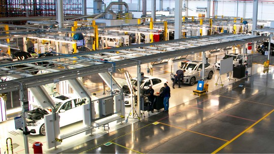 BMW abre os portões da fábrica no Brasil e visitantes podem dar uma volta (de carona) no X1
