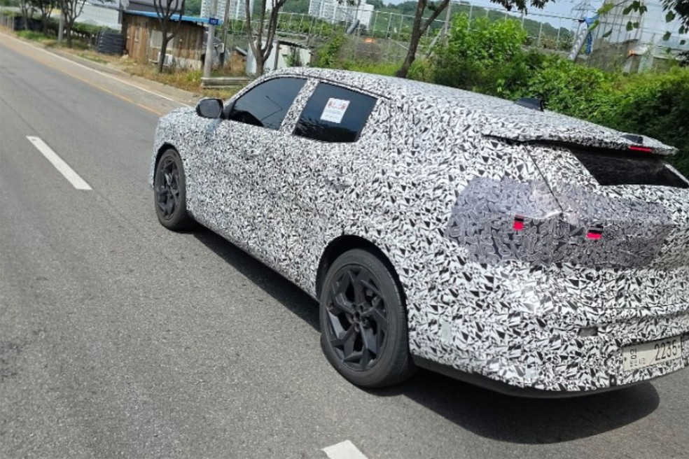 Novo SUV da Renault está quase pronto e estreia deve acontecer no primeiro semestre de 2026 — Foto: Reprodução/AutoSpy