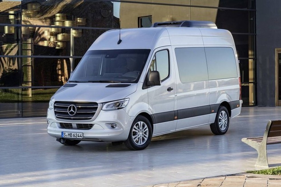 Sprinter para passageiros oferece tecnologias como faróis de leds e ar-condicionado traseiro (Foto: Divulgação) — Foto: Auto Esporte