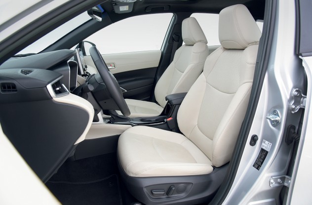 Toyota Corolla Cross - No Toyota, assento curto não apoia  as pernas de  forma satisfatória
