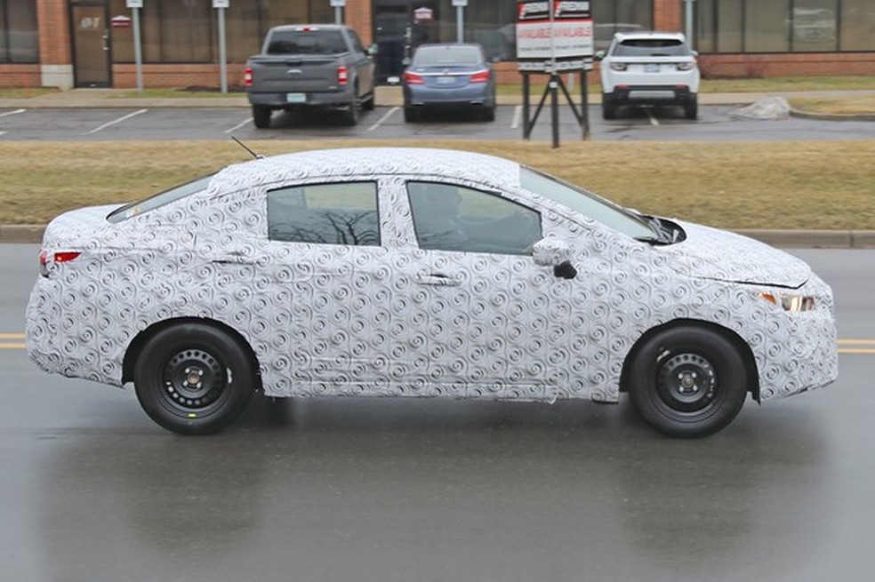 Flagra: Nissan Versa 2021 (Foto: Automedia) — Foto: Auto Esporte