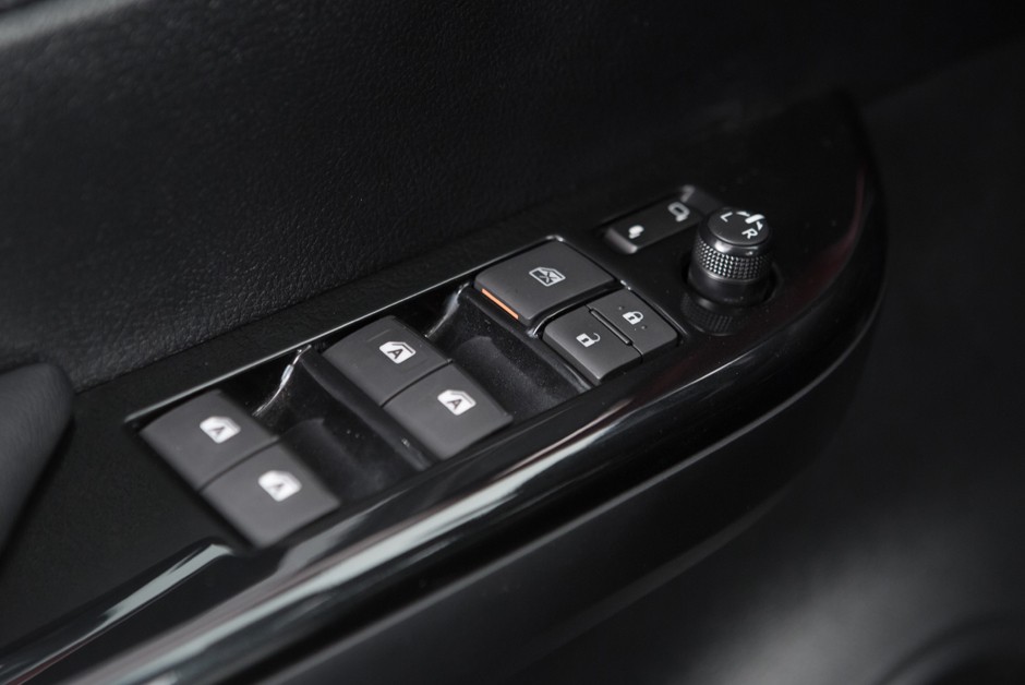 Botões de acionamento dos vidros da Toyota Hilux 2016