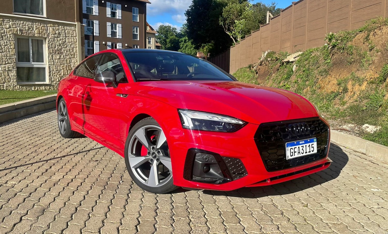 Versão exclusiva do Audi A5 com visual de RS chega ao Brasil por quase ...