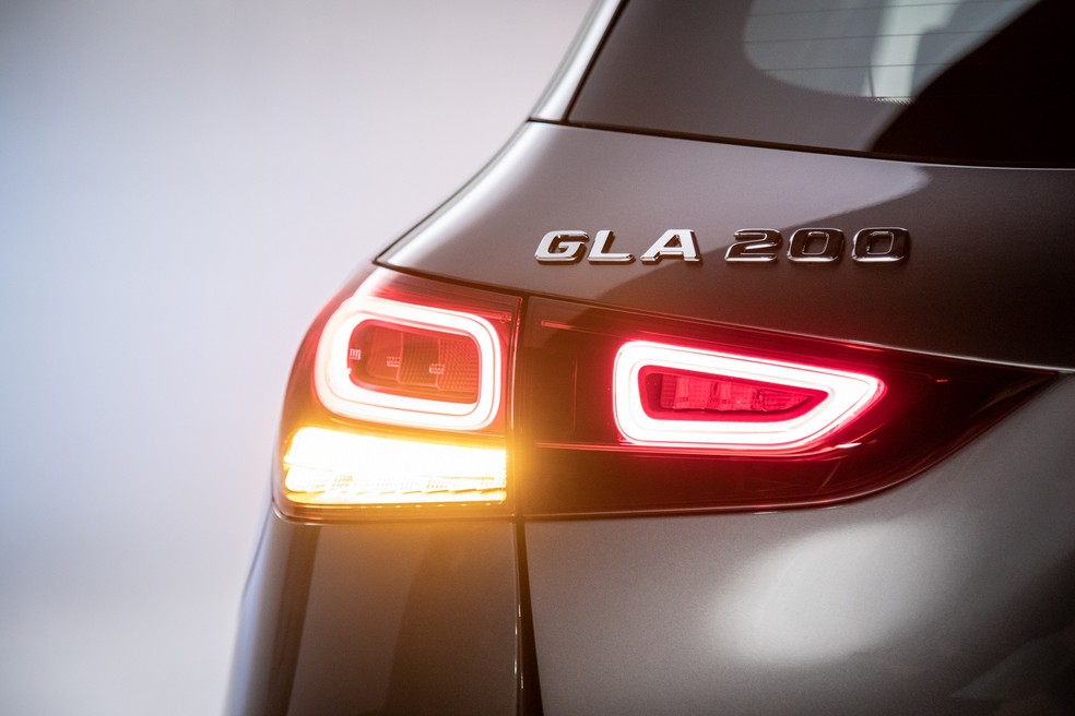 Novo GLA: a lanterna segue a atual diretriz estética da marca e dos mais recentes Mercedes — Foto: Divulgação