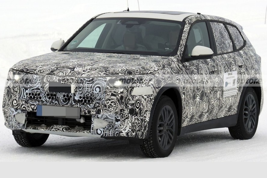 Novo BMW X1 é flagrado em testes na neve