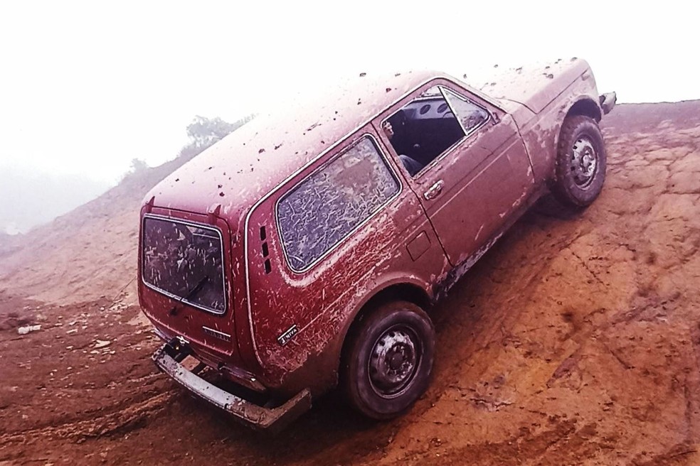 Utilitário soviético não temeu nenhum tipo de obstáculo — Foto: Auto News Brasil/Acervo MIAU