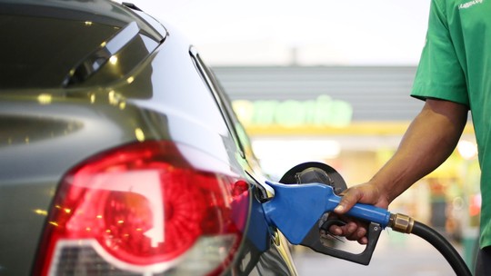 Gasolina vai ficar R$ 0,40 mais barata após Petrobras mudar a política de preços