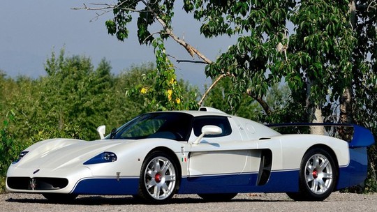 Maserati MC12 é financiado em 48 parcelas de quase R$ 100 mil, mas a entrada de R$ 1,5 milhão