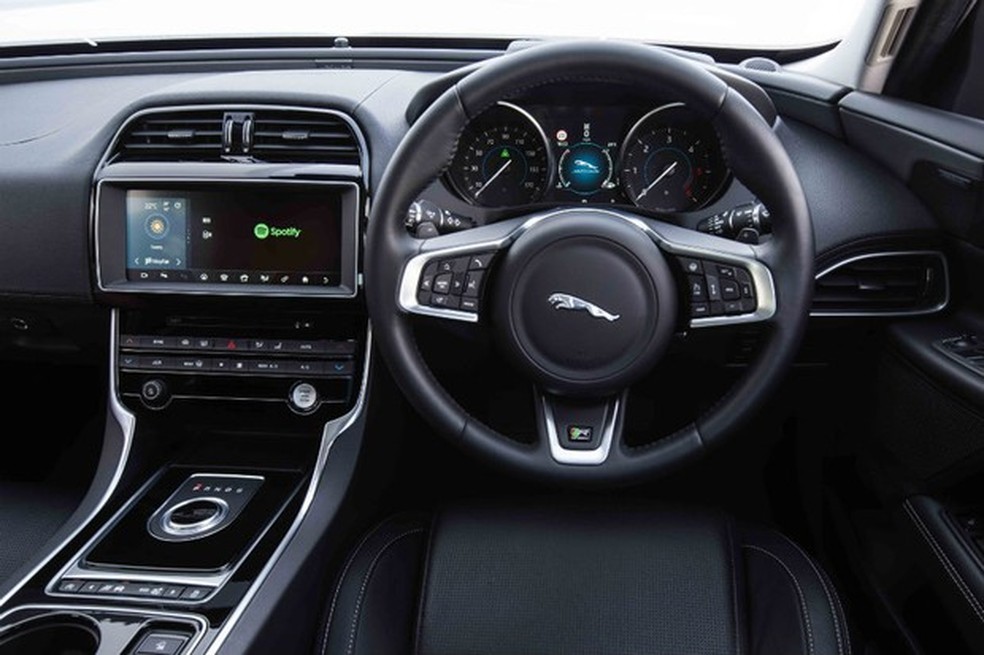 A Jaguar Land Rover anunciou uma parceria com o Spotify para a criação de um aplicativos para seus carros (Foto: Divulgação) — Foto: Auto Esporte
