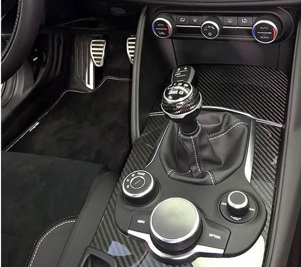 Vazam imagens do interior do Alfa Romeu Giulia (Foto: Reprodução) — Foto: Auto Esporte
