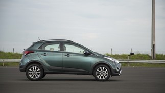 Lateral do Hyundai HB20X 2016