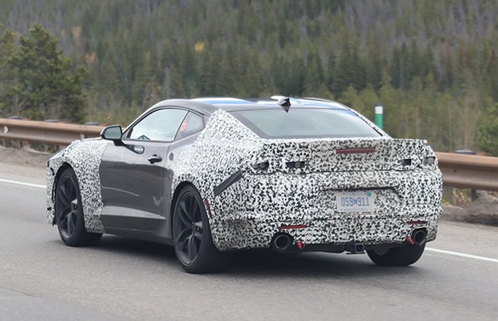 Novo Chevrolet Camaro flagrado em testes (Foto: Automedia) — Foto: Auto Esporte