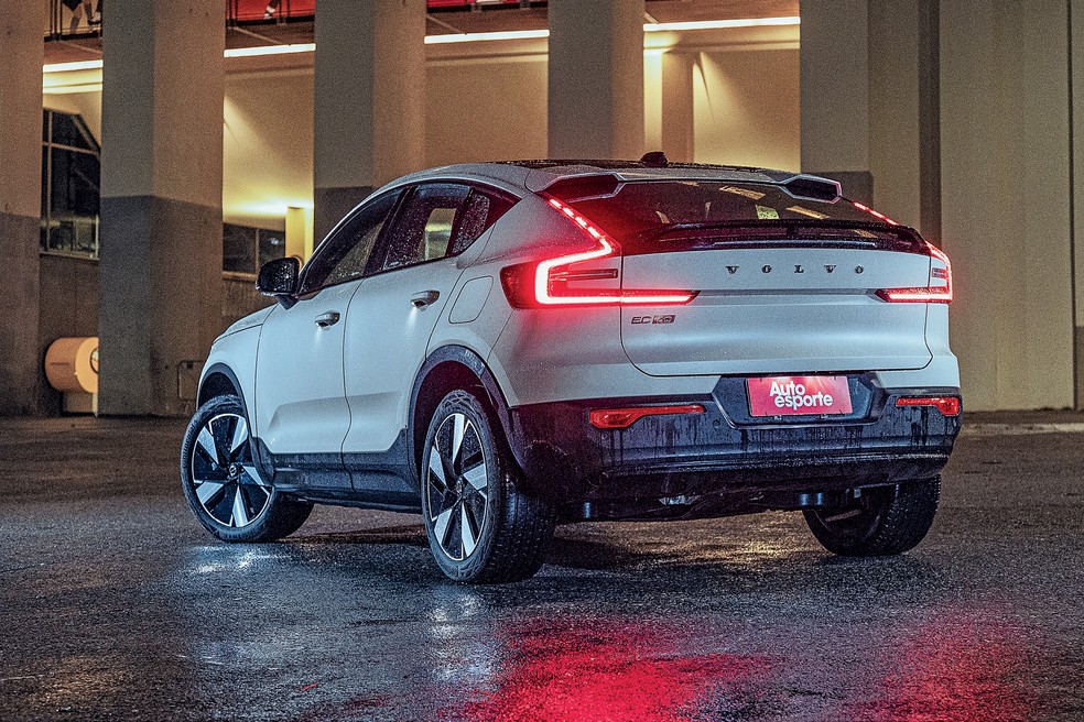 As lanternas traseiras no centro do porta-malas dão um toque de modernidade ao modelo — Foto: Renato Durães/Auto News Brasil