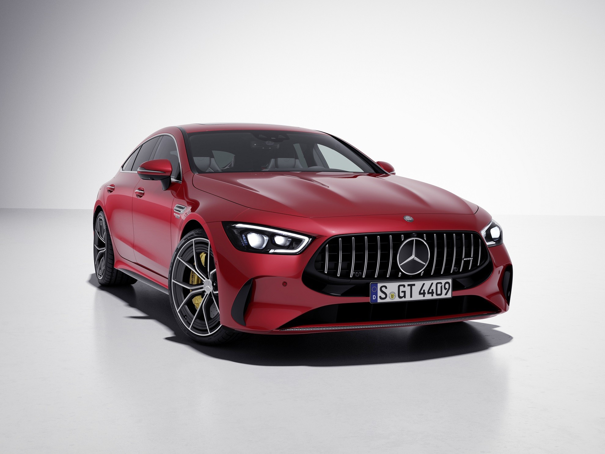 Mercedes AMG GT híbrido chega por R$ 1,6 milhão com tecnologia da F1
