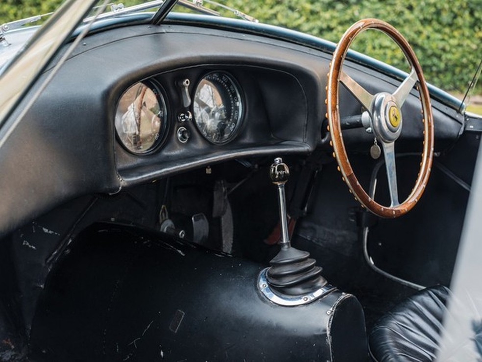 Interior ainda manteve as marcas do tempo, algo que é mais valorizado por colecionadores (Foto: Divulgação) — Foto: Auto Esporte